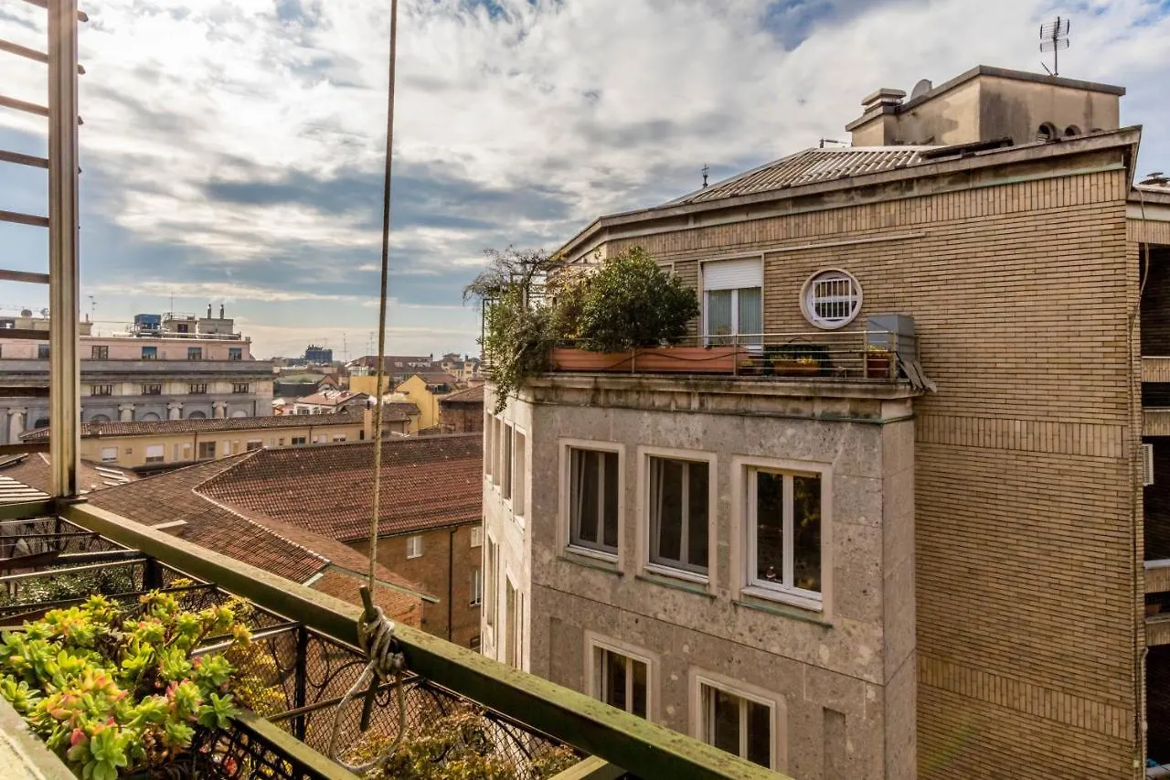 Joivy Lovely Studio For 2 With Balcony Near Duomo Milan 0*,  Italy