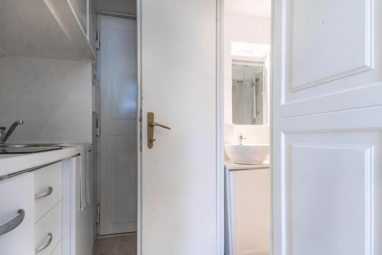 Joivy Lovely Studio For 2 With Balcony Near Duomo Milan Apartment