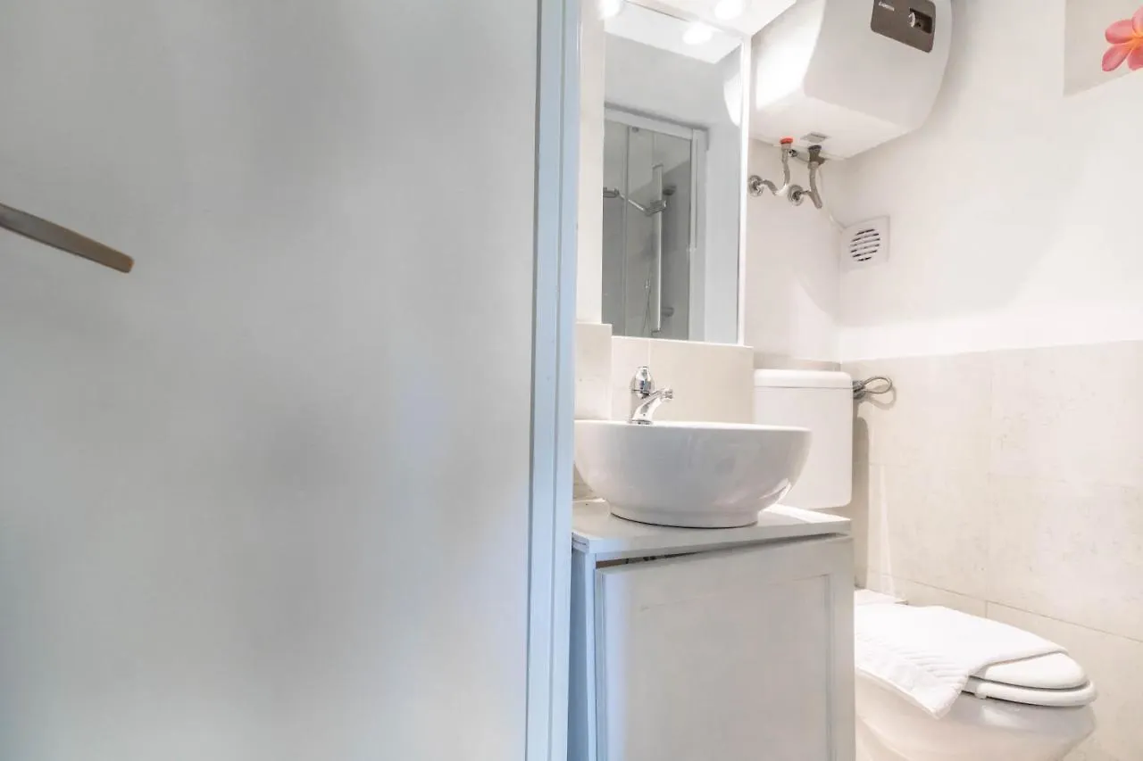 Joivy Lovely Studio For 2 With Balcony Near Duomo Milan Apartment