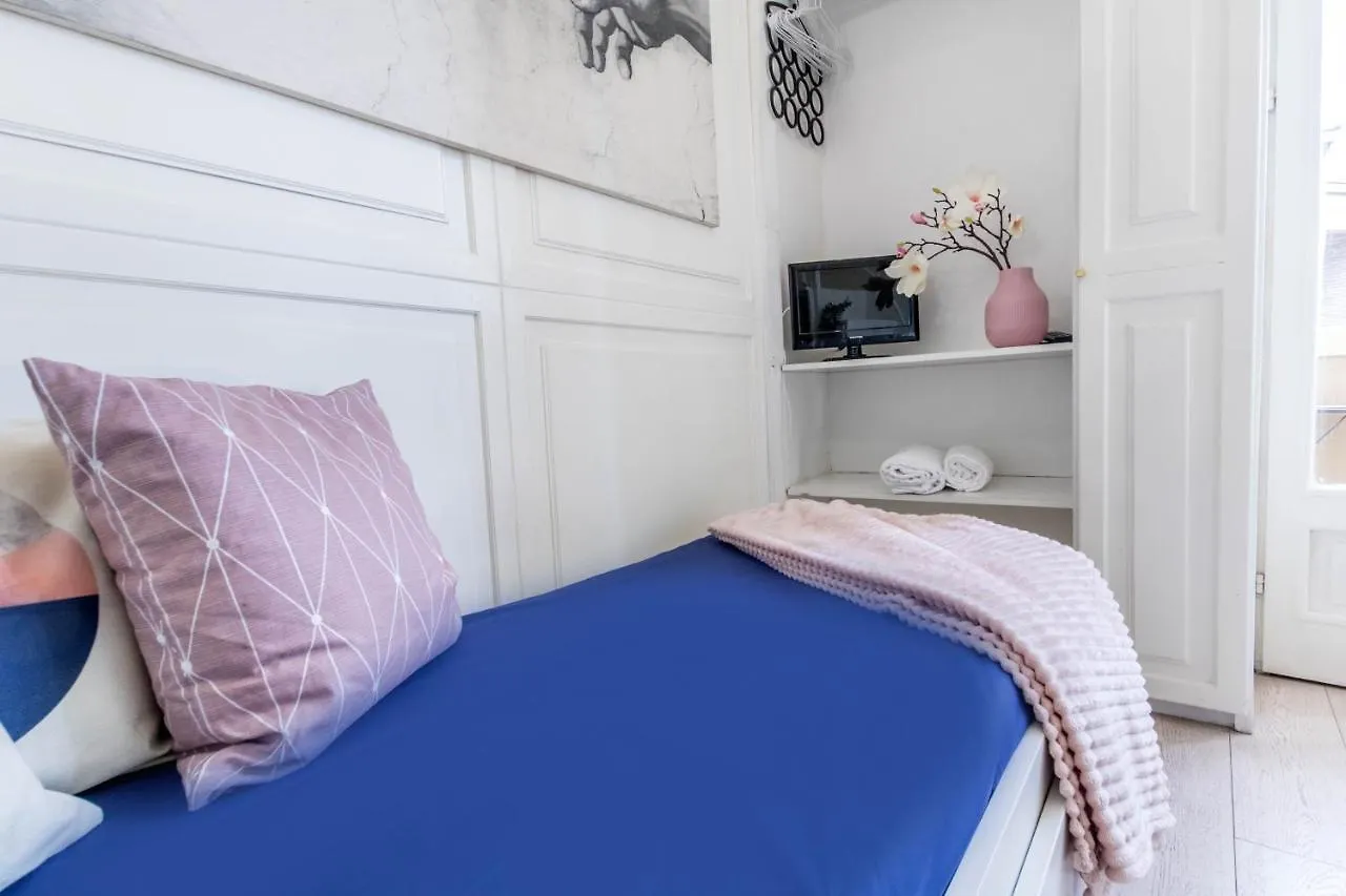 Joivy Lovely Studio For 2 With Balcony Near Duomo Milan
