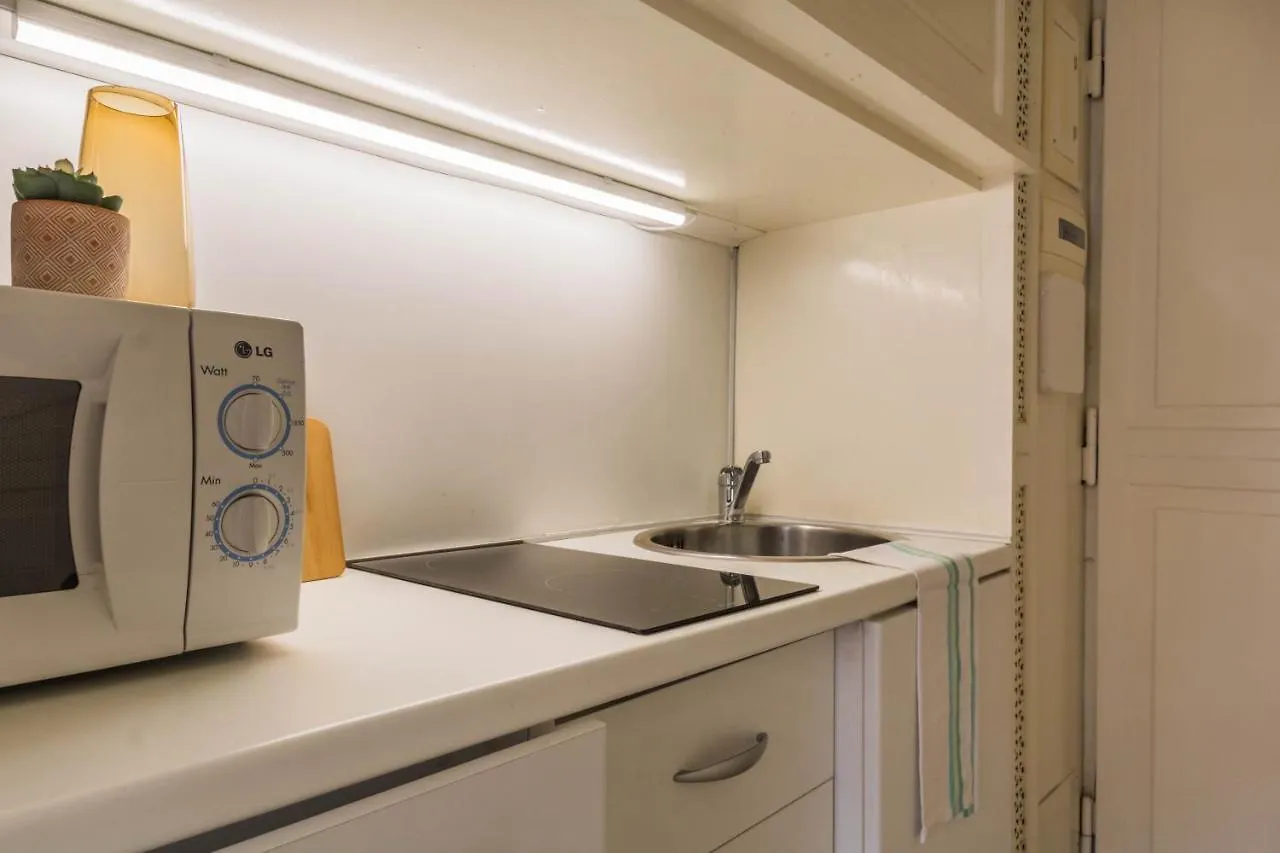 Apartment Joivy Lovely Studio For 2 With Balcony Near Duomo Milan