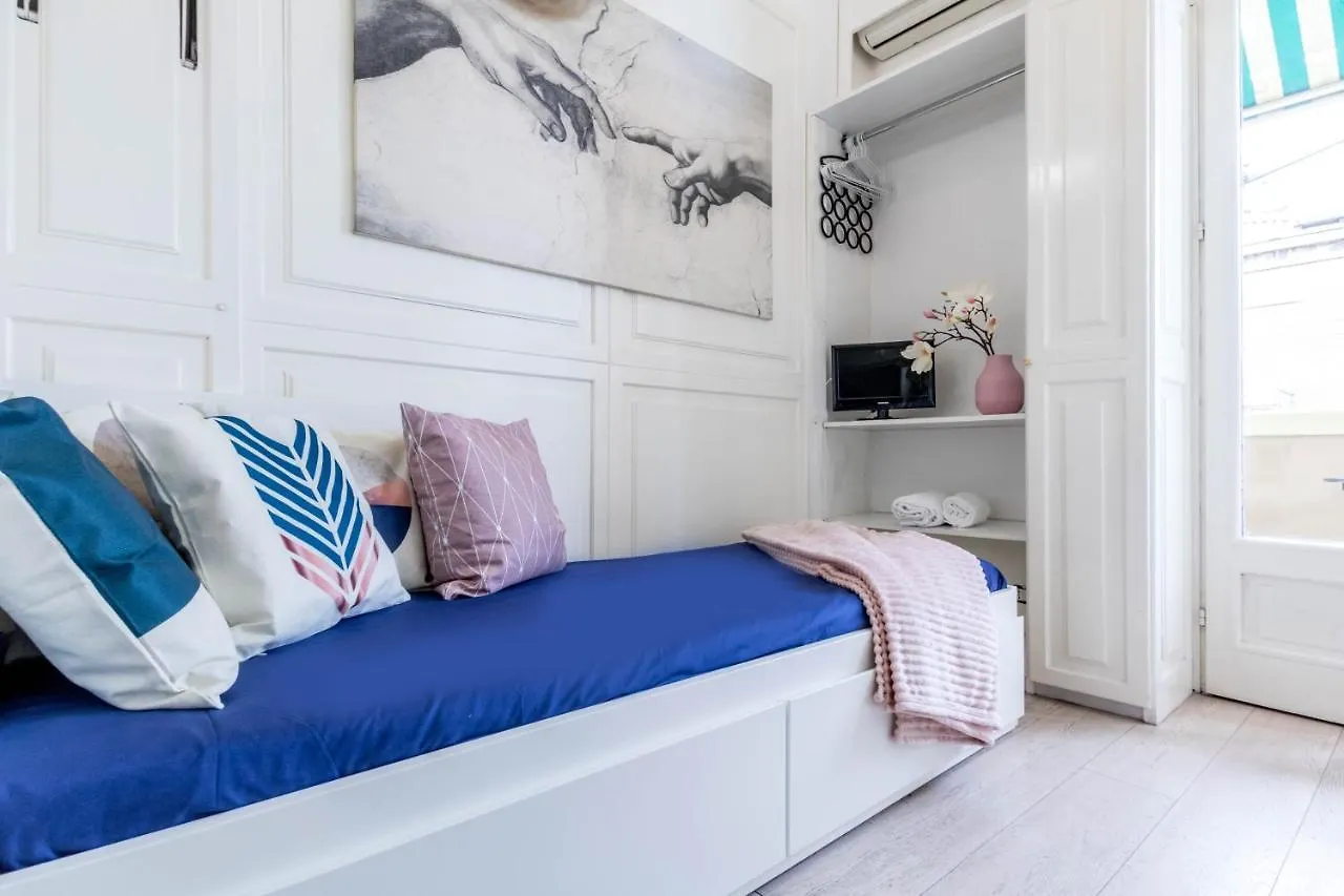 Joivy Lovely Studio For 2 With Balcony Near Duomo Milaan 0*,  Italië