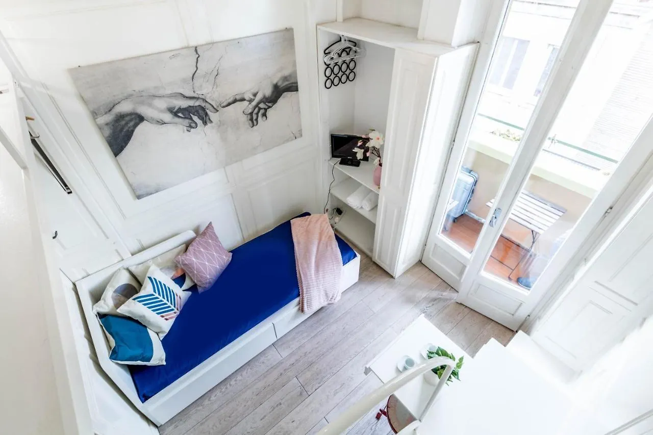 Appartement Joivy Lovely Studio For 2 With Balcony Near Duomo Milaan